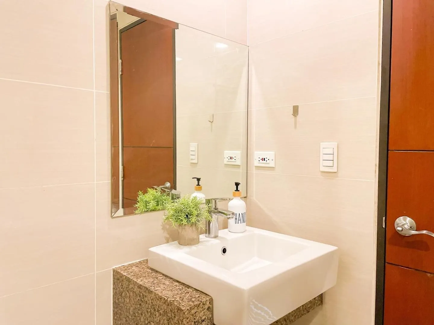 Holiday home Bgc'S Best Condo Near Uptown Mall #Oursw15O Manila